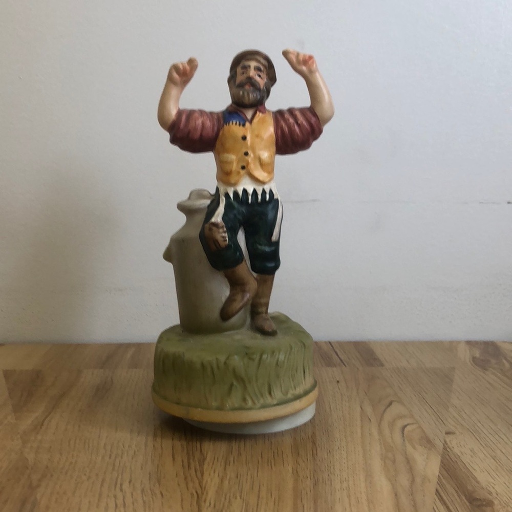 Vintage Fiddler on the Roof Boston CMI 1972 Music Figurine.